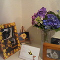 写真: 頂いた紫陽花の花束を花瓶に...