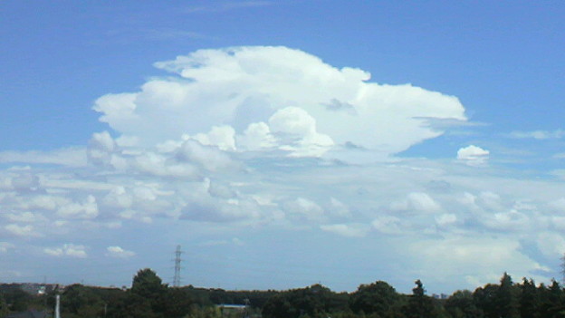写真: モクモクと…大きな雲。