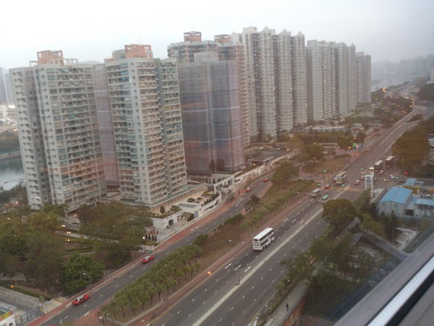 写真: 香港の一般道路(沙田）