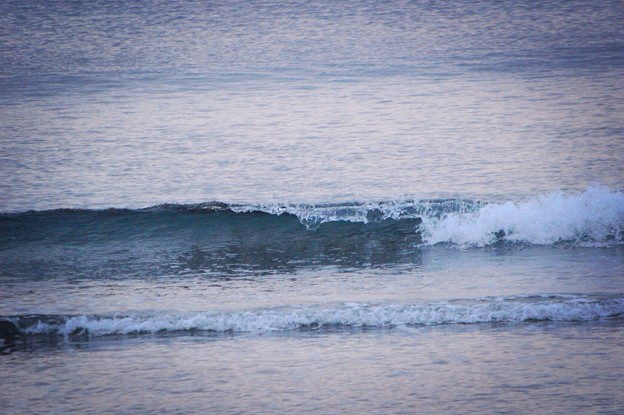 今朝の湘南・鵠沼海岸の波はすねサイズ #湘南 #藤沢 #海 #波 surfing #wave #mysky