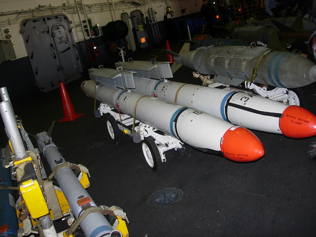 HARM 対レーダーミサイル