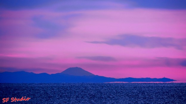 写真: 富士山の夜明け