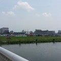 写真: (M)神通川より富山駅方向を望む