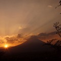 写真: 富士山と夕日