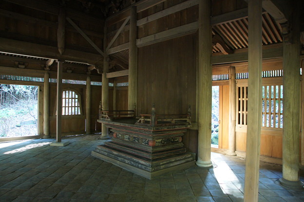 写真: 旧東慶寺仏殿室内