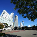 写真: JR桜木町駅前