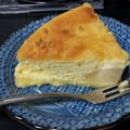 写真: チーズケーキ(´〜｀)ﾓｸﾞﾓｸﾞ(ﾟдﾟ)ｳﾏｰ