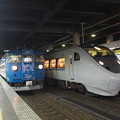 写真: はくたかと475系　北陸本線金沢駅