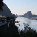写真: 木曽川上流より犬山橋を眺む
