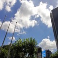 南京西路からの青空