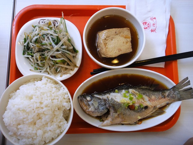 写真: 来必BAO  選んだ魚と豆腐とモヤシ炒め