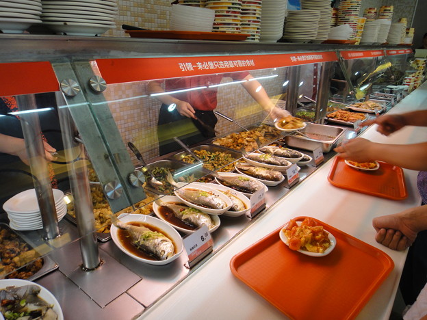 写真: 来必BAO　魚とその他の料理