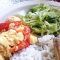 写真: 昭化東路　福建小吃　番茄炒蛋とキャベツ