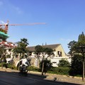 写真: 東渚安浜路　クレーンと老房子