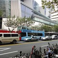 写真: 淮海路の二階建観光バス