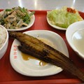 写真: 陽陽中式快餐 魚定食メインの魚