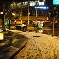 写真: 雪降る三叉路
