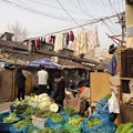 写真: 路地裏市場の野菜売り5