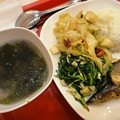 写真: 自分チョイスご飯　秋刀魚セットの秋刀魚とスープ