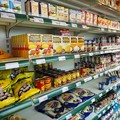 写真: 松坊超市 輸入食材缶詰類