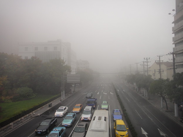 最悪濃度PM2.5　江蘇路歩道橋から