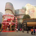 上海　久光前のお昼のクリスマスイルミネーション