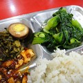 写真: ローカル　マーボー豆腐定食　付け合わせの野菜