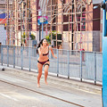 写真: 走る香港女優さん (1)