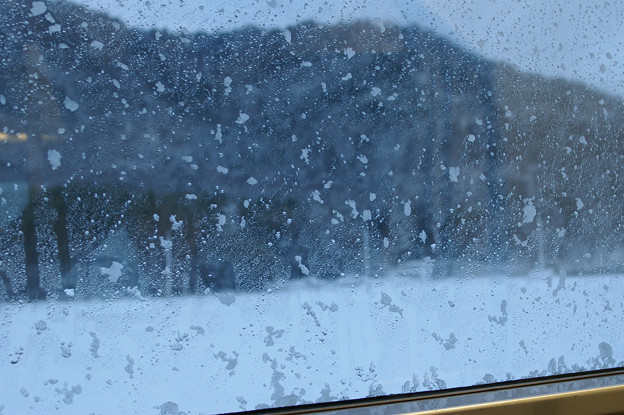 写真: 車窓から見る世界