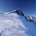 写真: サギダル峰をバックに下る