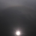 写真: 水面の日暈