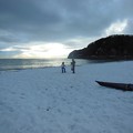 写真: 砂浜が雪浜〜逗子海岸