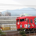 写真: カープ電車と新幹線