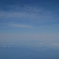 写真: 機中から見た富士山