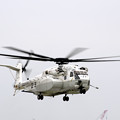 写真: MH-53飛来2