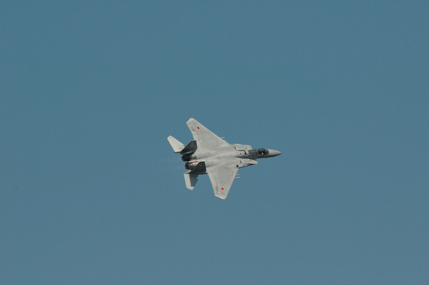 写真: 機動飛行中のF-15J