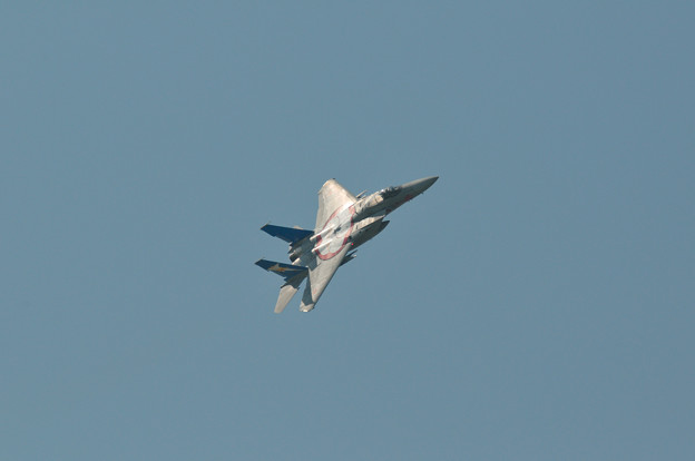 写真: 機動飛行中のF-15J