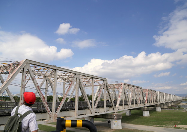 写真: 撮り鉄さんと赤川橋梁
