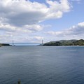 ネイビーブルーの海と因島大橋