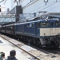 写真: EF64 1030＋旧型客車