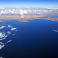 写真: チチカカ湖上空より