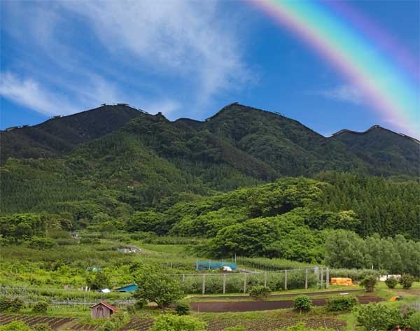 写真: Rainbow and mountain；梅雨の一休みの風景