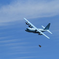 写真: 自宅上空を通過するC-130H輸送機（2012/10/13）