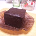 写真: 昨日の白い写真の答え1。CACAO SAMPAKA（カカオ サンパカ）のレアル ショコヌスコのチョコレートケーキ。