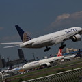 写真: UNITED Boeing 777-224/ER(N78009) 最終着陸態勢2
