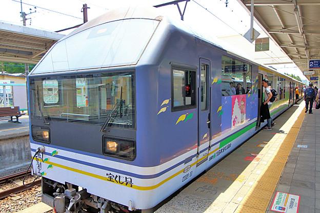 写真: お座トロ展望列車＠鬼怒川温泉駅