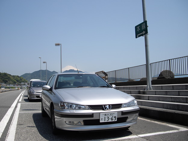 写真: Peugeot 406 V6 頭に富士山