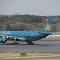 写真: A330200VN-A376成田140417-1