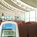 写真: 瀋陽空港 ラウンジ室内 手持ちの 高さで0.065-0.072μSv/h