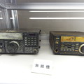 写真: アイコムのアマチュア無線機と受信機